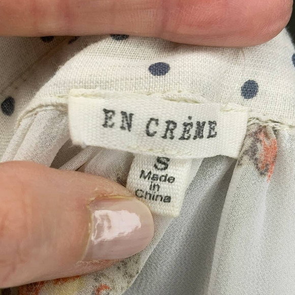 EN Creme Multi Print Blouse Womens Small S Button Up Roll Tab High Low Colorful - Picture 11 of 12